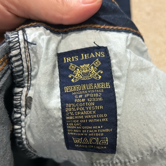 IRIS Skinny Jeans Juniors Size 7. Style IP8182. Medium/Dark wash - Picture 6 of 10